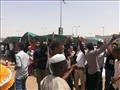 مسيحيو السودان يظلون المسلمين أثناء صلاة الجمعة