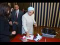 السيدة انتصار السيسي خلال الإدلاء بصوتها في الاستفتاء (4)