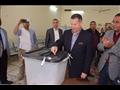 محافظ بني سويف يدلي بصوته في الاستفتاء (3)