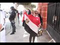سيدات يحملن أعلام مصر في بورسعيد٣_1
