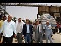 محافظ سوهاج يتفقد صومعة تخزين القمح في أولاد نصير  (3)