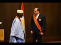 الرئيس السيسي يتقلد أرفع وسام من جمهورية غينيا (6)