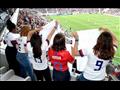 نجمات هوليوود يدعمن فريق كرة القدم النسائي (15)