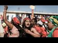 في جنوب إفريقيا شارك عمال في مسيرة في مدينة ديربان الشمالية نظمتها كبرى نقابات العمال في البلاد.