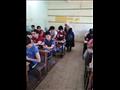طلاب أولى ثانوي يؤدون امتحان الأحياء2