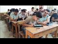 طلاب أولى ثانوي يؤدون امتحان اللغة الأجنبية الثانية (22)