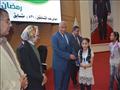 محافظ الوادي الجديد يكرم الطلاب الفائزين بمسابقة تحدي القراءة العربي (7)