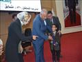 محافظ الوادي الجديد يكرم الطلاب الفائزين بمسابقة تحدي القراءة العربي (9)