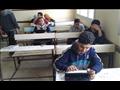 طلاب أولى ثانوي يؤدون امتحان الرياضيات (5)