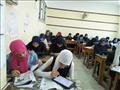 طلاب الصف الأول الثانوي يؤدون الامتحان في الفلسفة والمنطق إلكترونيًا (7)