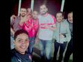 ياسر مشجع أهلاوي شارك أصدقائه الزمالكاوية فرحة بطولة الكونفدرالية بمدرجات برج العرب (2)
