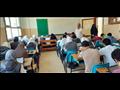 طلاب الصف الأول الثانوي يؤدون امتحان الفيزياء (7)
