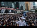 المتظاهرون في هونج كنج يقطعون الطرق