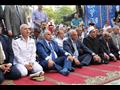 محافظ الجيزة يؤدي صلاة عيد الفطر بساحة مسجد مصطفى محمود بالمهندسين  (3)