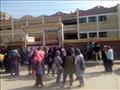 طلاب الثانوية العامة يتجمعون أمام اللجان في كفر الشيخ (4)