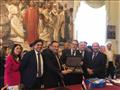 محافظ الإسكندرية خلال توقيع الاتفاقية في إيطاليا (3)