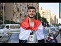 عراقي يشجع الجزائر على أرض مصر