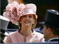 ارتدت صوفي، كونتيس أوف ويسكس، قبعة من اللون الوردي الفاتح مع زخرفة نباتية عملاقة في يونيو 2006.