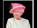تتميز القبعة الوردية بزخارف صفراء زاهية مع ريشة وردية في المنتصف، وارتدت الملكة هذه القبعة في 2015.