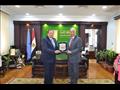 رئيسا جامعة الإسكندرية ودار الكتب أثناء توقيع الاتفاقية (4)
