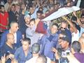 أحمد الفيشاوي ينفعل على الصحفيين خلال تشييع جثمان 