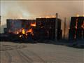 الدفع بـ15 سيارة إسعاف وعربات إطفاء بعد تجدد حريق شرق العوينات (4)