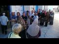 الناخبون يدلون بأصواتهم في مدينة بنزرت التونسية
