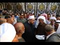 الشيخ محمد العجمي يشهد تقديم الكفن وقبول عائلة ال عماري  