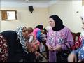 الدكتورة عايدة عطية مقررة فرع القومي للمرأة تتحدث مع السيدات