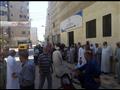 لحظة تجمع المواطنون أمام مكتب تأمينات دسوق_1