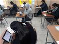 طلبة ثانية ثانوي يؤدون امتحان اللغة العربية للترم الأول