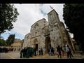 سياح قرب كنيسة القديسة آن في القدس