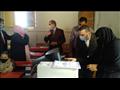 نائب محافظ كفر الشيخ يختبر التلاميذ في الحاسب الآلي