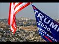 العلم الأميركي وعلم حملة ترامب في القدس