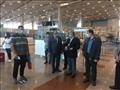 نائب وزير الطيران يتفقد حركة الركاب بمبنى 2 بمطار القاهرة