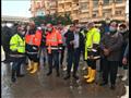 محافظ الإسكندرية يتفقد كسح مياه الأمطار