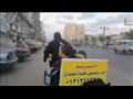 أم مريم وطفلتيها على دراجة مشروع توصيل الطلبات بالإسكندرية 