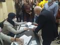 محافظ بورسعيد يصوت بانتخابات مجلس النواب