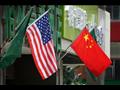 العلمان الأميركي والصيني أمام فندق في بكين في 14 أ