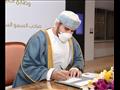 تدشين أول طابع بريدي يحمل صورة سلطان عمان في المتح