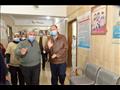محافظ أسيوط يتفقد المركز الصحى الحضرى للتأكد من جاهزيته لتوزيع لقاح كورونا ومستشفى الصدر (4)