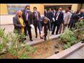 وزير القوى العاملة يشارك جامعة الأقصر في زراعة شجرة داخل الحرم الجامعي