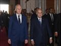 الرئيس الجزائري يكرم نظيره التونسي