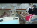 الطفل محمد داخل المستشفى أثناء عملية الغسيل الأسبو