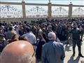 مواطنون يودعون مبارك من أمام مسجد المشير