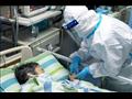ممرضة تعتني بمريض في مستشفى تشونغنان التابع لجامعة