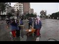 عمال النظافة في شوارع القاهرة لمواجهة الأمطار