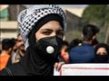 طالبة عراقية تضع قناعا للوقاية من فيروس كورونا الم