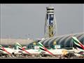 طائرات تابعة لمجموعة طيران ي الإمارات تقف في مطار 