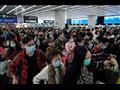 ركاب يرتدون أقنعة في محطة قطار فائق السرعة في هونج كونج في 23 يناير